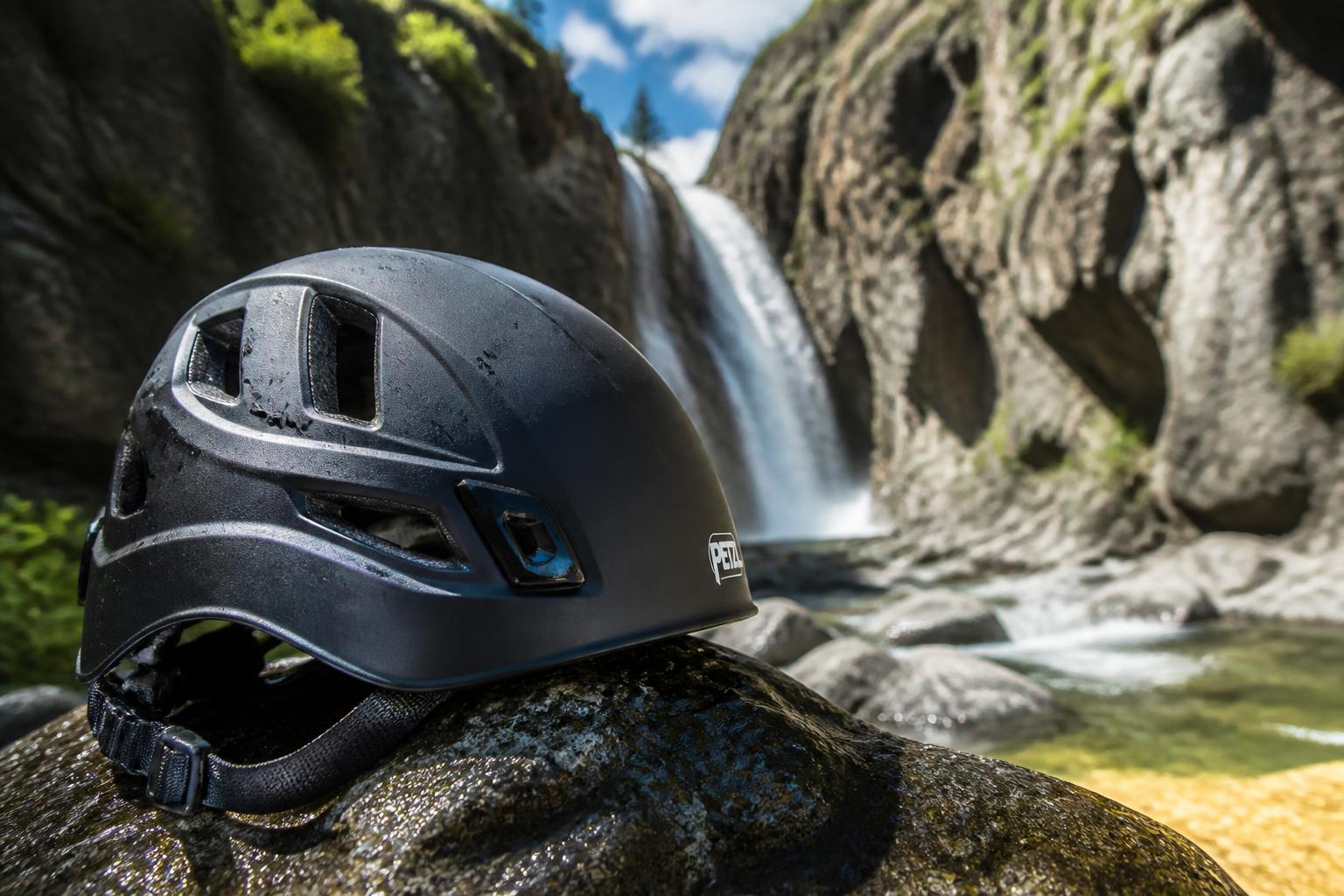 découvrez comment choisir le casque de canyoning idéal pour assurer votre sécurité et profiter pleinement de vos aventures en canyoning.