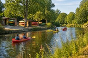 découvrez le canoë-kayak à clisson : profitez d'une descente exceptionnelle de la sèvre, avec location de matériel et bases nautiques accueillantes pour tous les niveaux.