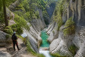 découvrez le canyon du groin : présentation détaillée, niveau de difficulté requis et conseils pratiques pour un accès facile et sécurisé.