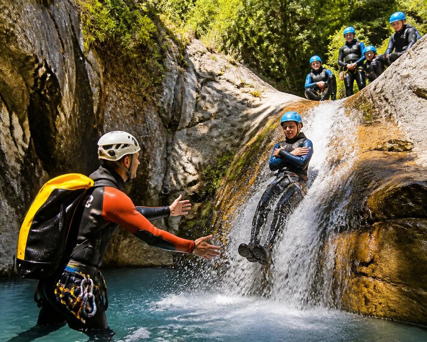 découvrez comment bien préparer votre première descente en canyoning : conseils sur l'équipement nécessaire, l'évaluation du niveau requis et les coûts à prévoir pour une expérience réussie et sécurisée.