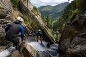 découvrez le canyoning au pays basque et explorez les descentes spectaculaires côté montagne pour une aventure inoubliable en pleine nature.
