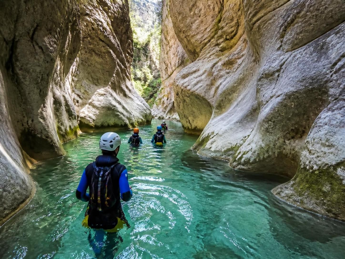 découvrez le canyoning au riolan, l'un des plus beaux canyons des alpes-maritimes, pour une aventure inoubliable au cœur de paysages spectaculaires.