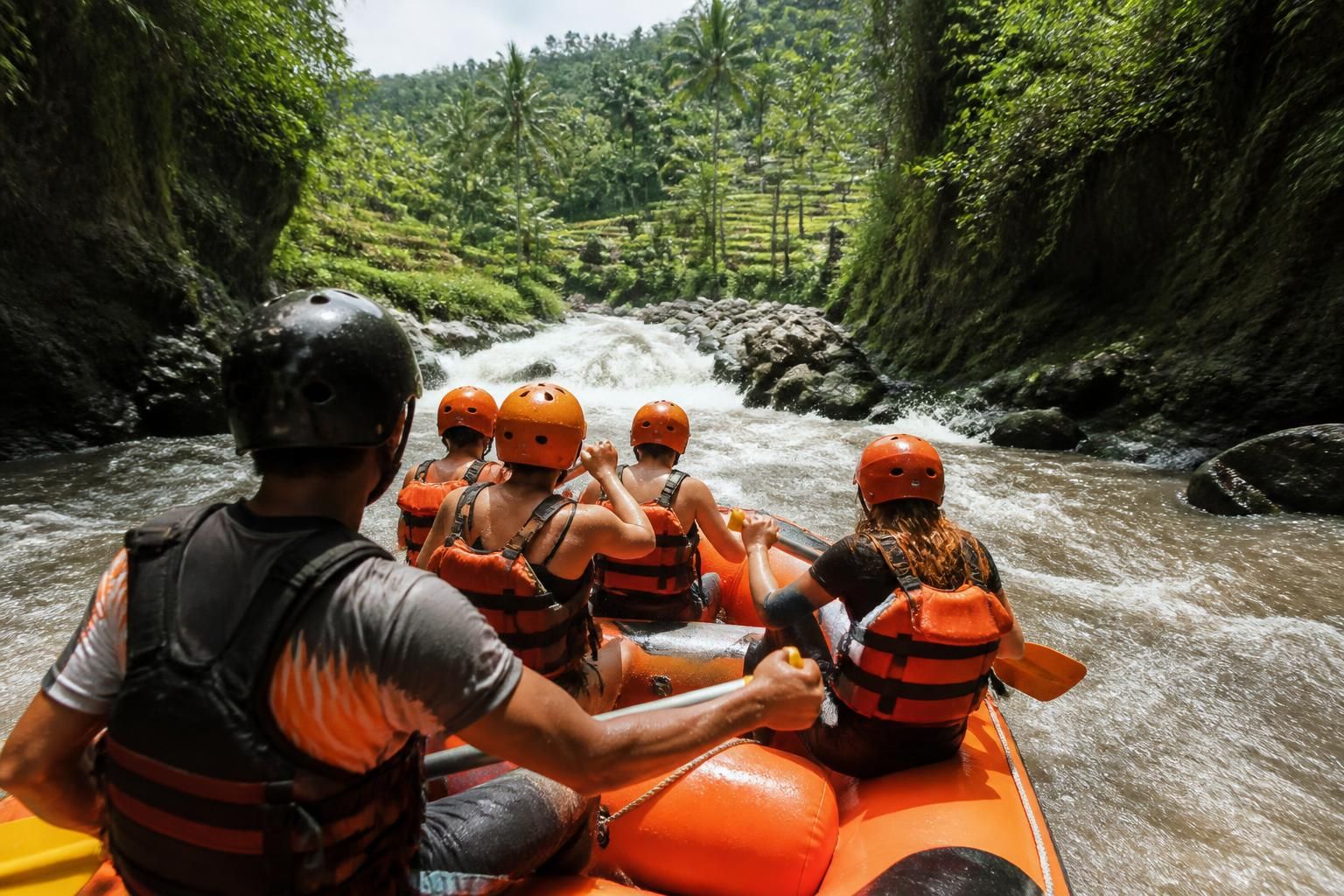 découvrez les meilleures descentes de rafting à bali, une aventure inoubliable au cœur des paysages époustouflants de l'île.