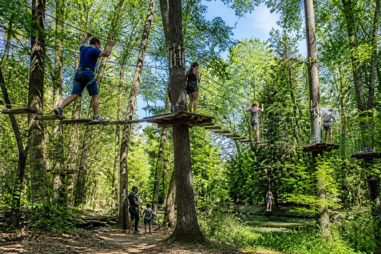 découvrez l'accrobranche à brumath, le parc aventure incontournable en alsace pour petits et grands. sensations, nature et fun garantis !