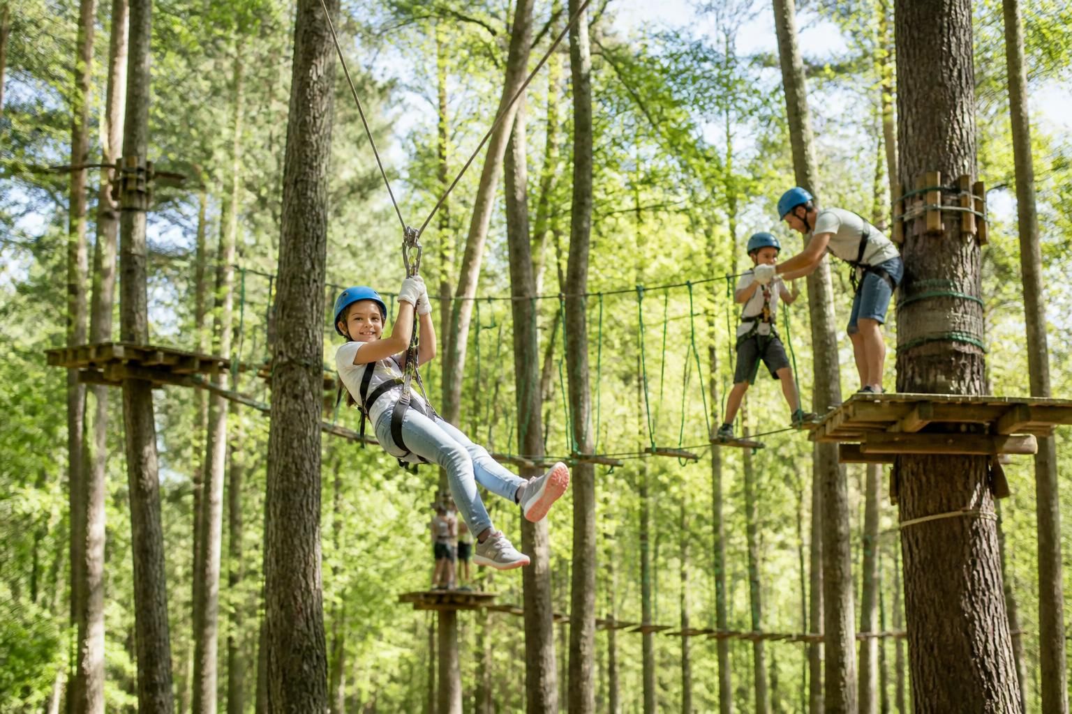 découvrez l'accrobranche à carquefou, un parc aventure idéalement situé aux portes de nantes pour des moments d'amusement en pleine nature pour toute la famille.