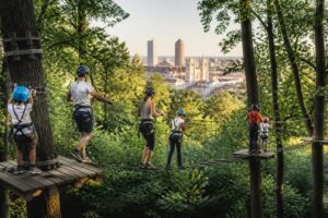 découvrez les meilleurs parcs d'accrobranche autour de lyon pour une aventure en plein air inoubliable en famille ou entre amis.