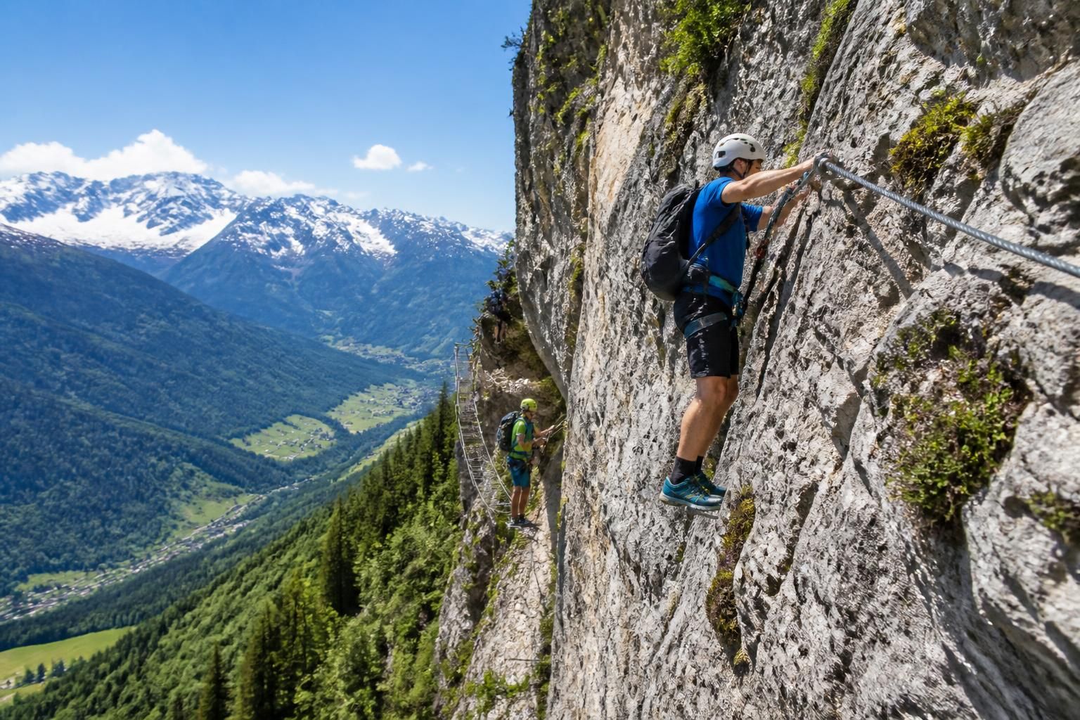 découvrez la via ferrata de thônes en haute-savoie, un parcours d'escalade accessible offrant des vues panoramiques et une aventure unique en pleine nature.