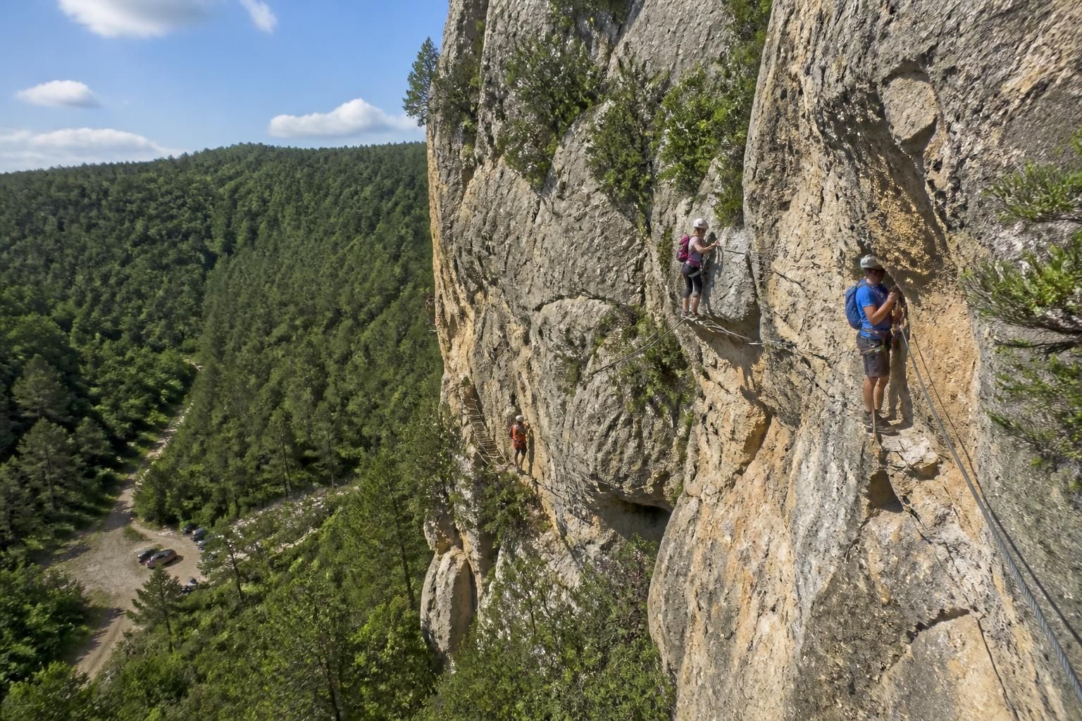 découvrez la via ferrata du roc du cornillon : explorez son parcours, évaluez le niveau de difficulté et trouvez toutes les informations pratiques pour y accéder facilement.